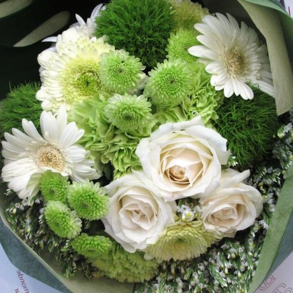 誕生日プレゼント 花束 おまかせラウンドブーケ 白グリーン系 Buyee 日本代购平台 产品购物网站大全 Buyee一站式代购 Bot Online