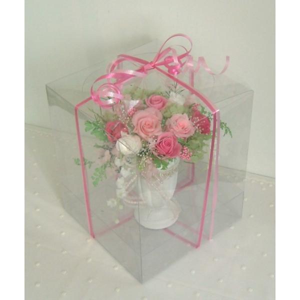 ギフトラッピングにお勧めの保存用クリアケースは、プリザーブドフラワーを埃や破損、湿度変化による色褪せなどから守り、飾っていないときも、お花を長期間美しく保つことができます。尚クリアケースのみの販売はしておりませんのでご了承下さいませ。■商品...