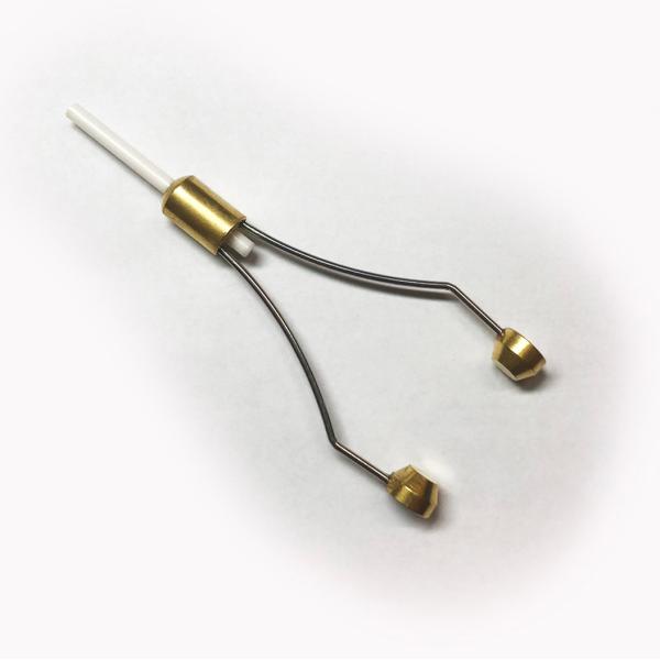 セラミックパイプ式のオーソドックスなボビンホルダー。スレッドの切れにくさ、すべり性はもちろん、ボビンをセットして保持した際の収まり感も良好。弊社フライタイイングハウスでタイヤーさん人気No.1のボビンホルダーです。（フライタイイング用）