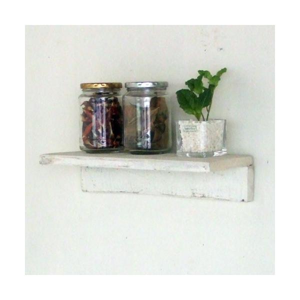 型番:rw0035wt■サイズ幅38×奥行11.5×高さ8cm■素材リサイクルウッド・合成樹脂塗装■おすすめポイントリサイクルウッドを使ってハンドメイドしました。ホワイトにペイントしてから表面を少し研磨してアンティーク風に仕上げてあります。...