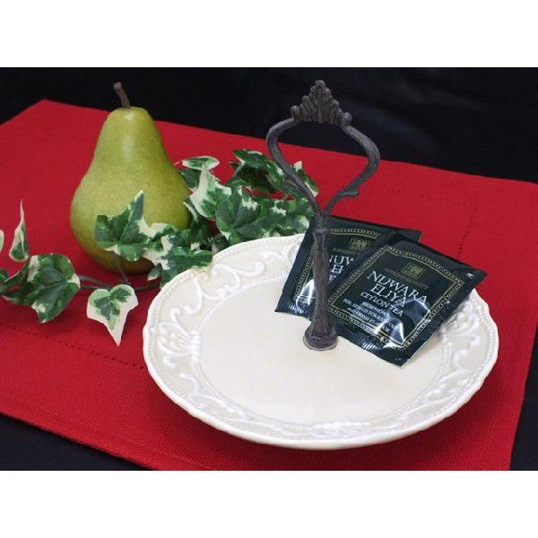 本来、果物やお菓子を盛りつけるコンポートですが、キャンドルや雑貨を飾るとオシャレな空間を演出します。ご家庭だけでなく大切な贈り物にも◎さらにレストランやホテルなどオシャレな店舗にもぜひおすすめしたいアイテムです。■素材：磁器■カラー：ベージ...