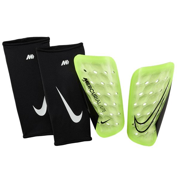 Nike サッカーシューズ27.5㎝と付属品セット　スネ当て　新品ソックス Nike サッカーシューズ27.5㎝と付属品セット スネ当て 新品ソックス