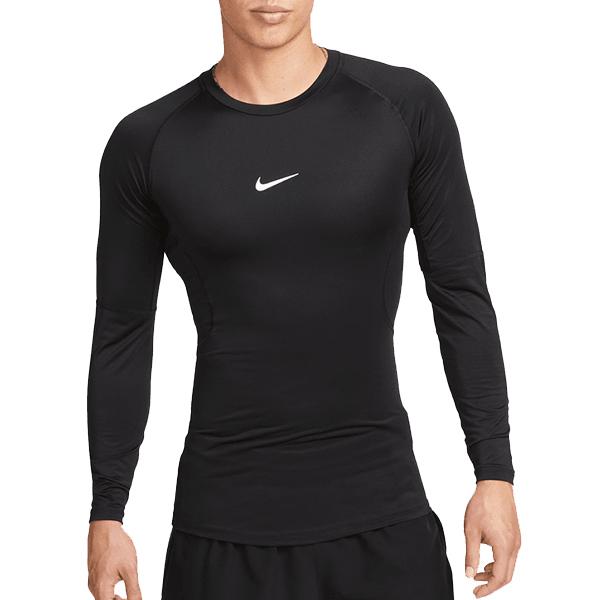 Nike Proコレクションは、エクササイズの道のりがどんなに長くても、自信を持って限界に挑むことができるようデザインされています。このスリムフィットのロングスリーブ トップスは、高強度のスポーツやアクティビティに最適な、滑らかで伸縮性のあ...