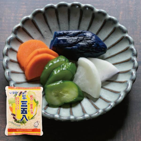 宝来屋の大人気定番商品お手軽にお新香が作れる一夜漬の素！◎ 漬けるだけ簡単！本格的な味わい♪◎ 糀の力で野菜の旨みを引き出します！◎ 食卓のプラス一品に！〜三五八漬けとは〜みちのくに古くから伝わる糀漬けのことで、その名の通り、食塩・糀・蒸米...