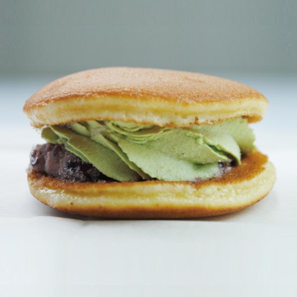 甘さ控えめで食べやすい！会津の老舗「熊野屋」自慢のどら焼き♪◎ 上品な甘さの抹茶味！◎ 甘いものが食べたい時に！◎ お土産やギフトにもピッタリです！職人が1枚1枚丁寧に手焼きしたふわふわの生地にこだわりの粒あんをはさんで仕上げました。あんこ...