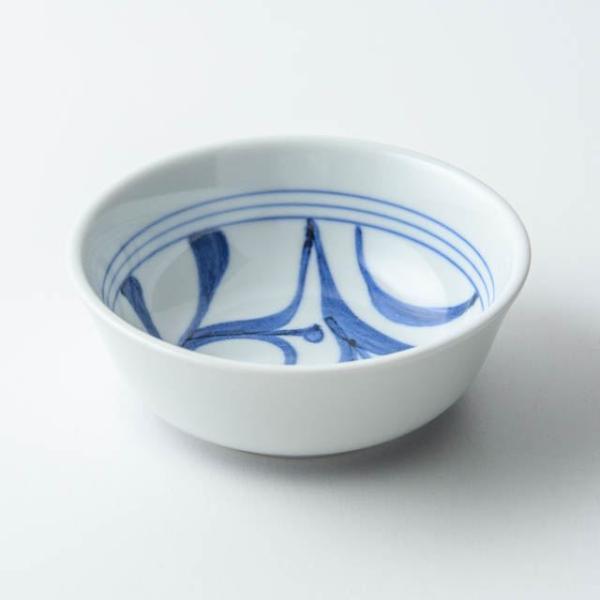 梅山窯【砥部焼・愛媛】三寸七分平鉢 内一つ唐草 : FRANK暮らしの道具