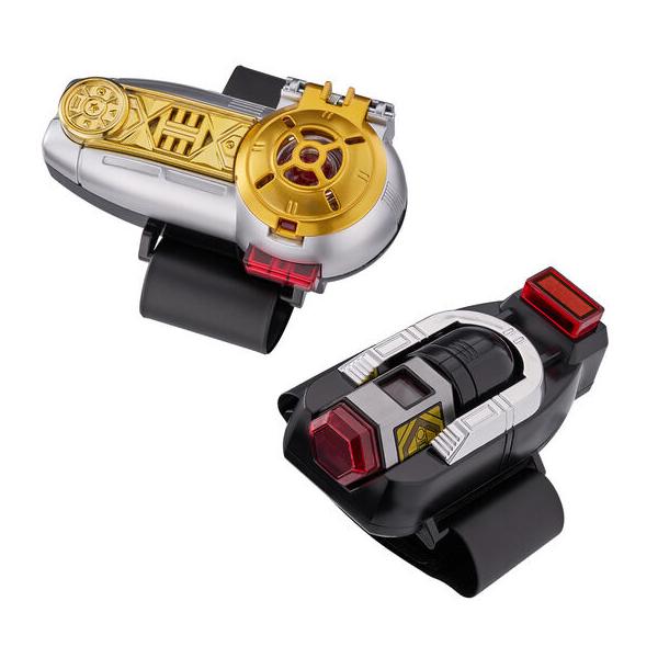 [Release date: December 26, 2025]左腕に装着する「スーツパックブレス」と、右腕に装着する「エネルギーブレス」をセット内容として収録。DX版と比べ約110％のサイズアップとなっており、より劇中をイメージした外観...