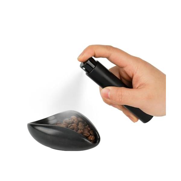 黒/-/1・Color:黒・コーヒー計量トレイセットコーヒー豆の計量やコーヒーを淹れる際の注ぎに便利で、持ちやすくスペースを取りません。 挽く前に1?2回スプレーすると、コーヒー粉の静電気を的に軽減できます。 クレマを作るのに欠かせないコー...