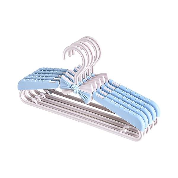 ブルーハンガー/-/-・Color:ブルーハンガー・蝶結びがとってもキュートかわいい蝶結びデザインがポイント お子さまのお洋服を掛けるだけで、クローゼットが一気に華やかになります・サイズ調整で長〜く使える28.5cmから36.8cmまで伸縮...