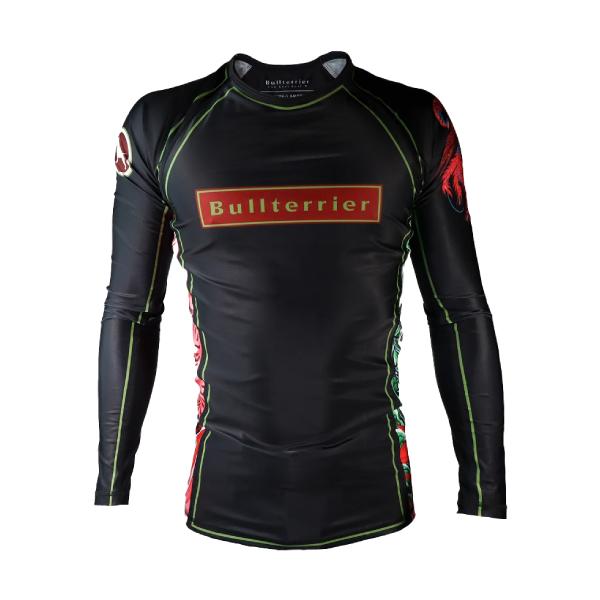 [Release date: March 31, 2025]【無心】新シリーズとして登場したブルテリア「Houou」モデルがラッシュガードとなって登場。中国の神話に由来する伝説の鳥鳳凰の図柄をテーマに本職の彫り師Blade Ink Sato...