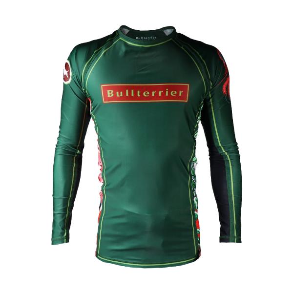 [Release date: March 31, 2025]【無心】新シリーズとして登場したブルテリア「Houou」モデルがラッシュガードとなって登場。中国の神話に由来する伝説の鳥鳳凰の図柄をテーマに本職の彫り師Blade Ink Sato...