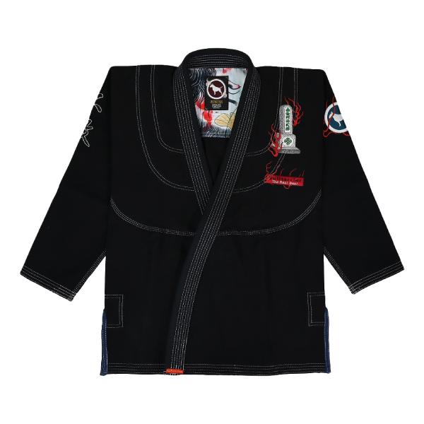 [Release date: August 7, 2025]【無心】に続く人気シリーズとして新登場したブルテリア「FUHAI」モデルの柔術衣。不敗のテーマとなっている日本伝統の生首の図柄は勇気、敬意、恐れを知らず、を象徴し、また、魔よけの意...