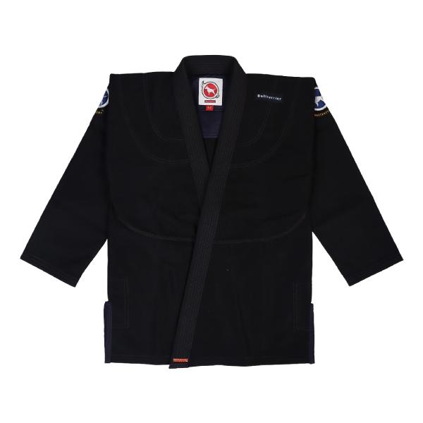 [Release date: November 25, 2025]Bull Terrier Fight Gearのミドルレンジラインの柔術衣BasicR2モデル。ジャケットに軽さと丈夫さを兼ね備えた450gsmのパールウィーブ生地、パンツと...