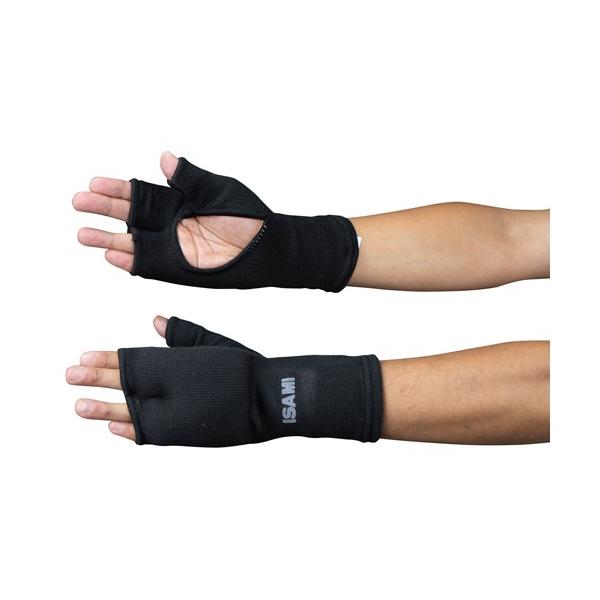 甲面パッドでしっかりとカバー!親指カバー付きタイプ手の甲を保護するパッド付き。指部分はパッドのズレを防止する仕様になっており、自然な拳の動きを保てます。親指付け根は穴があいており握る動作もスムーズ。※Sサイズ（1,925円）、M・Lサイズ（...