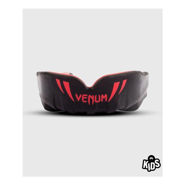 Venum Challenger キッズマウスガードは、お子様に最高のデンタルプロテクションをご提供します！安全な格闘技のトレーニング用として特別にデザインされた Venum Challenger キッズマウスガード は、大き目のジェル製フ...