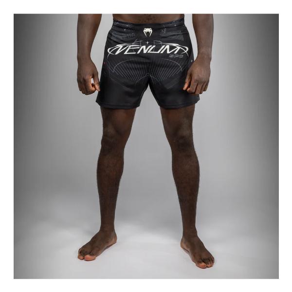 [Release date: September 24, 2025]Venum Eclipseは、技術とライフスタイルを融合させたコレクション。Venum Eclipse Fight Shortsは、激しいトレーニングに耐える軽量ショーツ。...