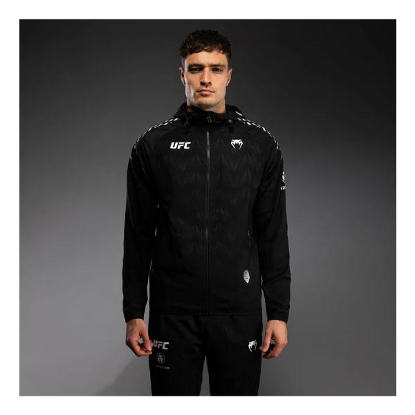 [Release date: December 5, 2025]UFC Zenith by Venumは、パフォーマンス革新の頂点を象徴します。次世代素材と最適化された機能性で設計され、アスリートが限界を超え、潜在能力を引き出し、オクタゴン...