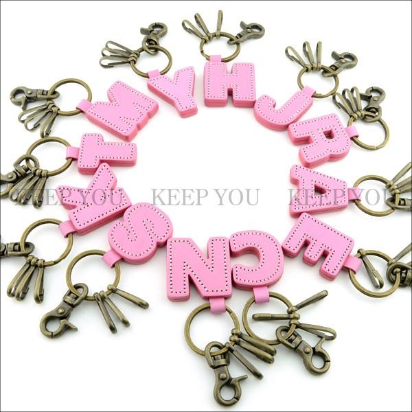馬型レザーキーホルダー ピンク 本革 イニシャル レザー キーホルダー ピンクカラー キーフック 全12