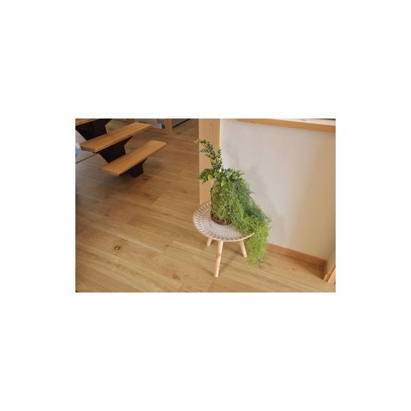 メーカー直送となります。沖縄・離島は、配送不可となります。   用途に合わせて様々なシーンで使えます。φ40×H37cm繊維板 天然木(パイン材) ラッカー塗装　ねじ込み式【原産地】中国【商品重量】1.0kg