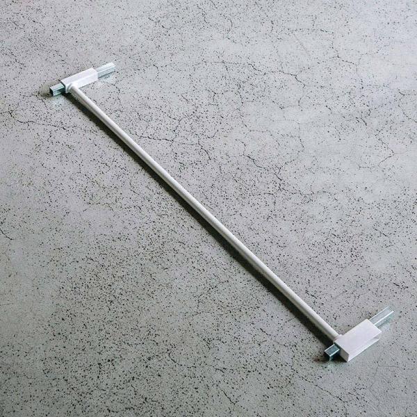 デンマークのベビーサークルメーカーの老舗、BabyDan社プロデュースの小型〜中型犬用のペットフェンス（ゲート）の追加パーツです。幅の広い扉に本体だけで届かない場合にご利用ください。ゲートは簡単に組み立て可能で、玄関や廊下、キッチン等に設置...