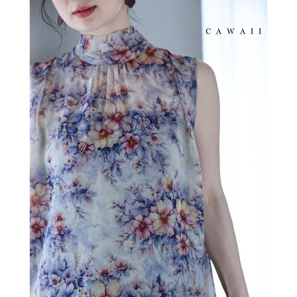 後ろで揺れるリボンの花画シフォンブラウストップス