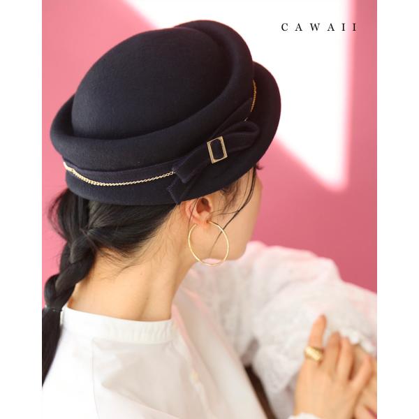 再入荷8月19日 （濃紺）コーデに上品なエッセンスを。クラシカルな帽子 cawaii wkj00152 リボン チェーン アクセント 華やか ネイビー オシャレ 個性的 大人可愛い エレガント 上品 春 秋物 冬物 レディース ファッション ミセス 30代 40代 50代 french-pave_wkj00152