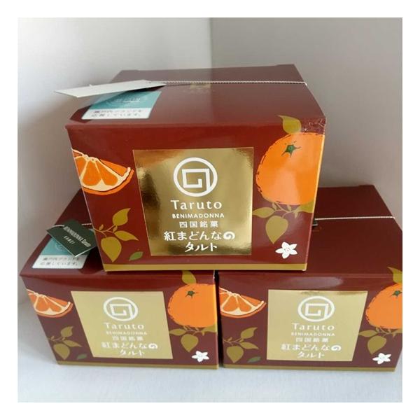 近年非常に人気の高い愛媛のブランド柑橘「紅まどんな」。愛媛・松山を代表する銘菓「タルト」に柑橘王国・愛媛でも大人気の「紅まどんな」を使用したまさに愛媛の味わい！香り豊かなピールを主体とした風味豊かな原料を餡だけでなく羊羹にも使用しているので...