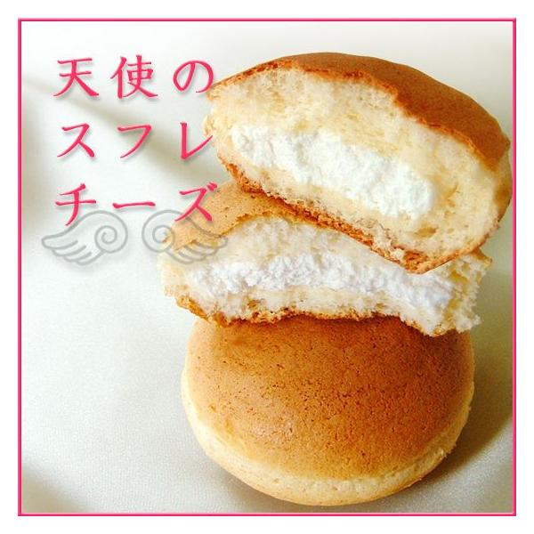 蔵王高原産のナチュラルクリームチーズを使って蒸し焼きにした、ふわっふわのスフレチーズに生クリームをサンドしたケーキ。口に入れた瞬間にとろけてしまうような柔らかさで、スフレチーズと生クリームがたまらないおいしさのハーモニー