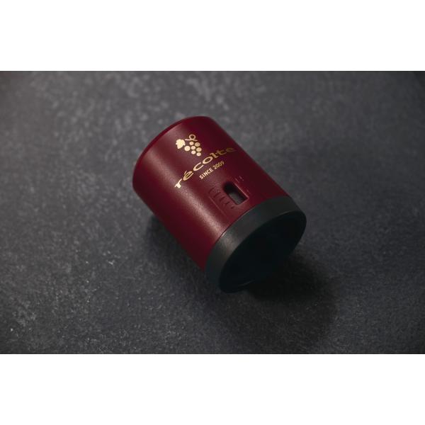 [Release date: November 26, 2025]キャップとポンプが一体となったコンパクトなデザイン。ワインの口にキャップをはめて、上からプッシュすることで中の空気を抜いていきます。しっかりと空気を抜いて保存することで、ワイ...