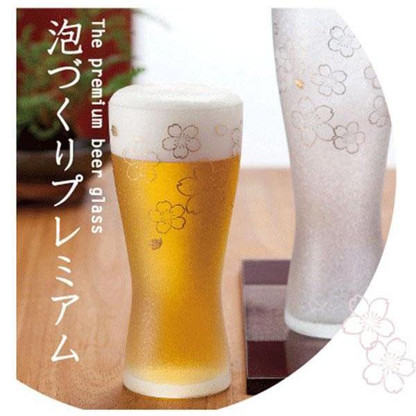 日本古来の文化や意匠を現代の技術・手法でグラスウエアに写しました。まるで氷晶の如くキラキラと煌めくグラス表面に金彩紋様が踊るモダンで涼しげな風合いの趣ある逸品です。