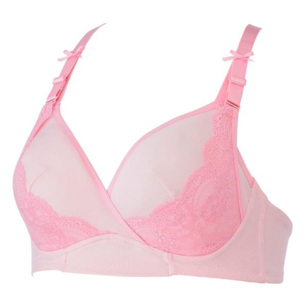 妊娠中から産後の授乳期、そして断乳後まで、長く使えるノンワイヤーブラジャー。ワイヤーの苦しさはないのに、バストをつぶさずにバストのトップ位置を高く持ち上げ、谷間のある美しいバストラインをつくります。