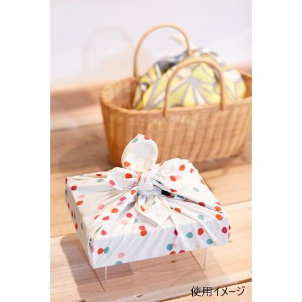 人気の大正レトロなデザインの中でも、海外のテキスタイルデザインを取り入れた「銘仙」と言われる絹織物を風呂敷にアレンジしました。ギフトラッピングはもちろん、バッグとしても人気で着物や浴衣にピッタリです。