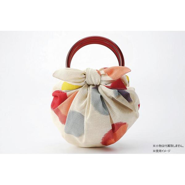 人気の大正レトロなデザインの中でも、海外のテキスタイルデザインを取り入れた「銘仙」と言われる絹織物をふろしきにアレンジしました。ギフトラッピングはもちろん、バッグとしても人気で着物や浴衣にピッタリです。