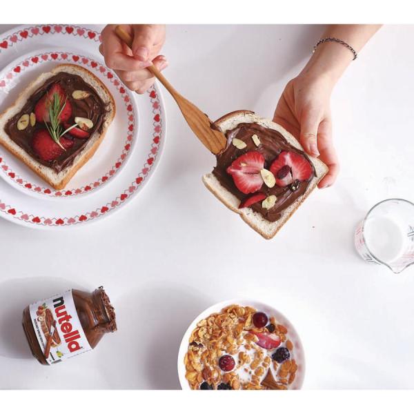 軽くて、汚れが付きにくいのでお手入れ簡単。積み重ねやすいシェイプなので収納スペースを取りません。