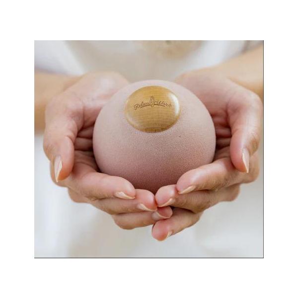 使う面を変えることで硬さを選べる、のるだけかんたんセルフケアボール。