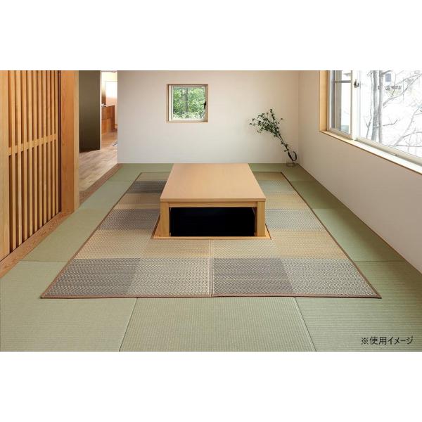 夏でも掘りこたつで足をのばせます。中央部分は独立しており、取り外し出来ます。