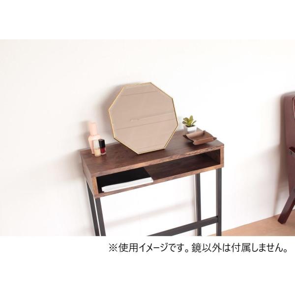 鏡面は約29×29cmとかなり大きめです。1.5cmの面取りで美しく仕上がっています。裏面は、板とスタンド部分はMDF仕上げです。転倒防止のため紐で補助しています。