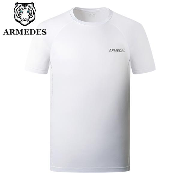 こちらのスーパードライ 半袖アンダーレイヤーはアイス75デニール生地を使用しており、優れた通気性を誇ります。吸汗速乾機能により運動中の汗を素早く吸収し、すぐに乾かすことで快適さを保持。繋ぎ目の凹凸が少ないODRAMP縫製により肌への摩擦を軽...