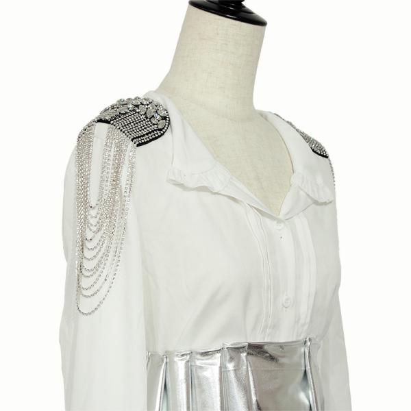 品番FM9082様々な形のビジューを贅沢にあしらった豪華な肩章です。使いやすい肩に沿うカーブ形状で助かる♪キラキラ輝くストーンチェーンが動きに合わせて反射して綺麗！縫い付けタイプです。※こちらは1個販売です。両肩に使用する場合は数量「2」で...