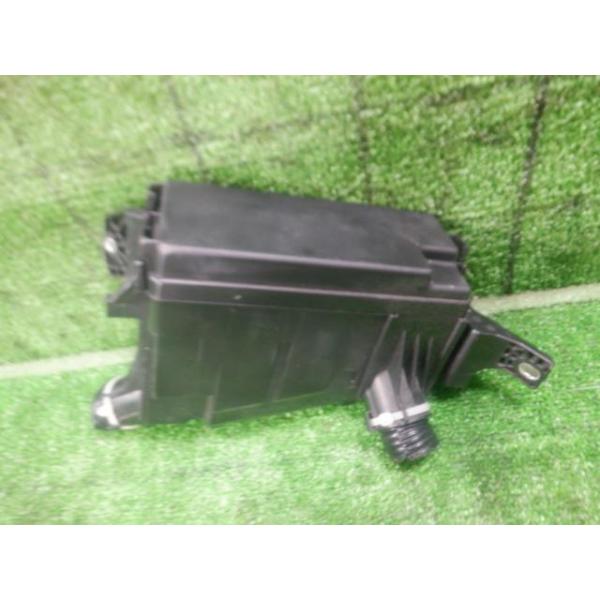 ヴェゼル DBA-RU2 エンジンルーム内ヒューズボックス G 4WD NH731P