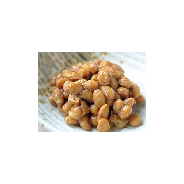 京都人は基本的に納豆をあんまり食べませんにゃけど、そんな少数派の納豆好きな人々の要望にずっと応えてきたんがこの京都紫竹の牛若納豆です。最近でこそ京都にもいろんなメーカーさんの納豆が店頭に並ぶようになってきたんですが、それ以前はほぼ紫竹の牛若...