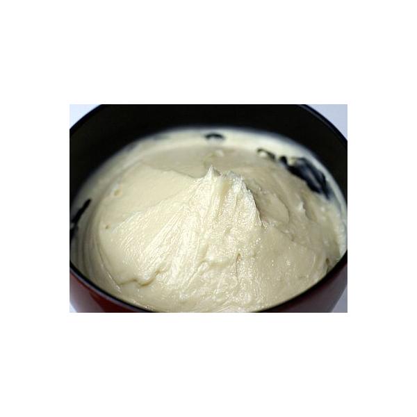 伏見の酒と言うたら、一番に頭に思い浮かぶのは石原軍団のCMで記憶に残る「松竹梅」とちゃいますやろか。この酒粕は松竹梅を製造する宝酒造の酒粕で作りました。半生ペースト状のいわゆる練り粕ですので香りがええんですわ。ただ、その分、アルコールも板状...