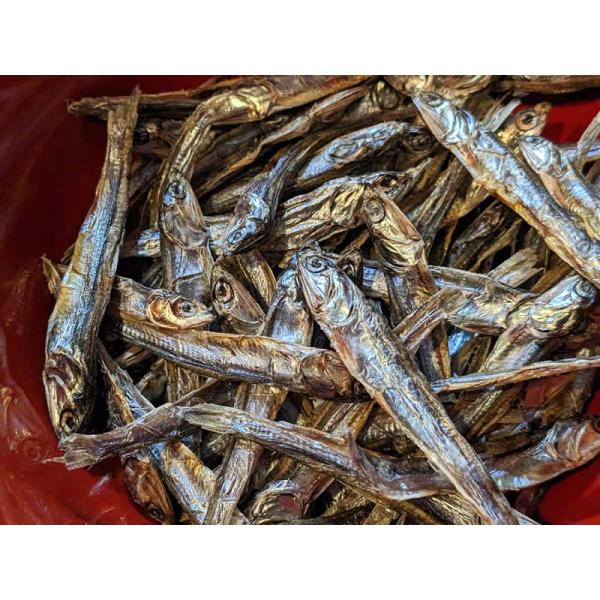 山口県青海島産の極上田作りです。　一尾5-7cm前後の大サイズです。原料は大分県産、加工が山口県青海島となります。最近はごまめが小さくなっあて頼りないとお嘆きの方にオススメです田作り購入のポイントは・美しいくろがね色をしているか・よく乾燥し...