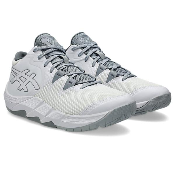 サイドに設置されたウォールがステップ時に壁となり横方向へのブレを抑制。フィジカルにすぐれたプレーヤーの力強いステップをサポート。アウターソールはフラットな構造かつ、前モデルよりもつま先部分の反りを緩やかに設計し、安定性を追求。またX型の屈曲...