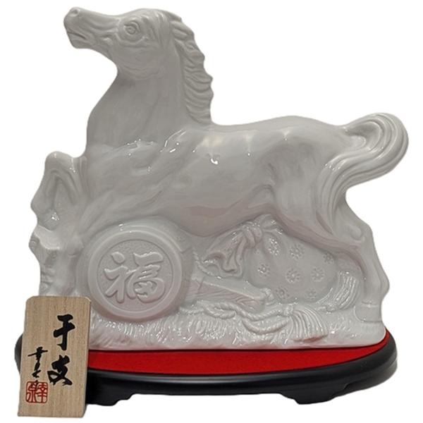 商品名：干支ボトル「午」2026年中身：上撰容量：720mlアルコール度数：15度製造元：大賀酒造　[福岡県]配送：常温便※他の商品との混載の場合は送料が別途必要になる場合もございますのでご了承ください。※6本＝1ケース！まとめ買い送料無料...