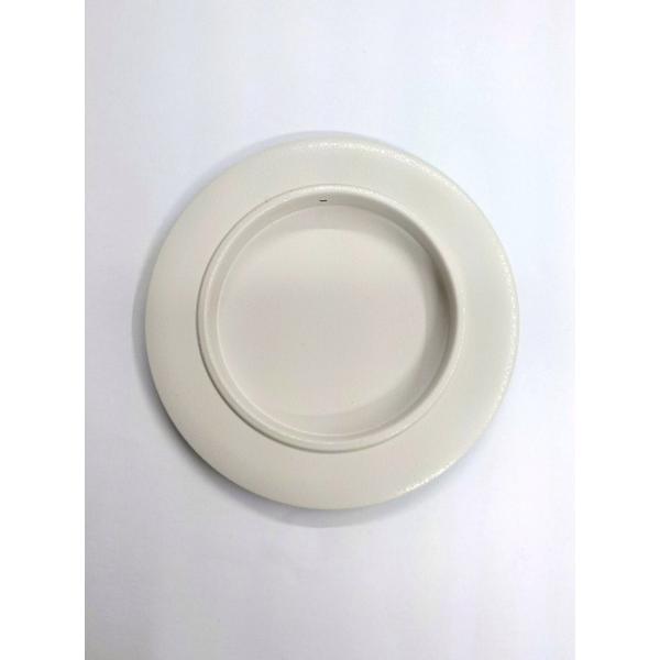 パステルカラ−　襖引き手（引手同色　真鍮製　ホワイト塗装釘付き）材質：鉄製　カラ−塗装襖カラー引き手で明るいお部屋に大変身！！上品なホワイトカラ−でシンプルな襖に・・・。襖 以外にもご活用くださいませ！！