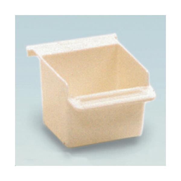 ■サイズ(mm)：95×120×70■材質：プラスチック■メーカー：ジービー対応するバードケージにエサ入れとして設置できます。※取り寄せの商品もある為、納期が3〜10日程かかる場合がございます。納期に余裕を持ってご注文下さい。