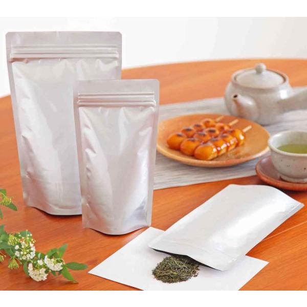 サイズ[mm]:チャック上32・チャック下100x袋幅80xガゼット（底マチ部）幅25概算内容量:70cc・入数:50枚構成:PET12/PE15/AL7/PE20/PE60用途：乾燥農産加工品、乾燥海産加工品、健康食品、お茶など嗜好品、日...