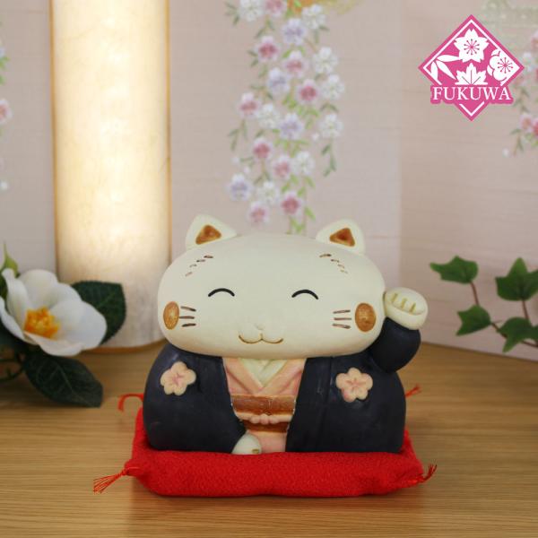 猫 置物 日本製 常滑焼 開運 縁起物 宮崎工房(招きお多福さん 座布団