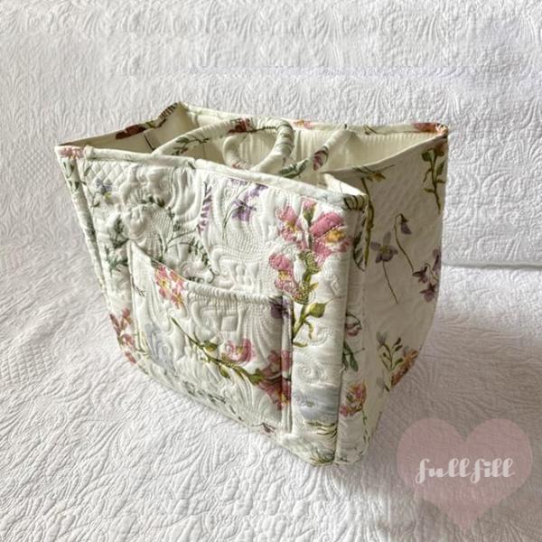 マニー　花柄キルティング収納ポケット キルトバスケット マルチキルト 収納バスケット ホワイトキルト 花柄